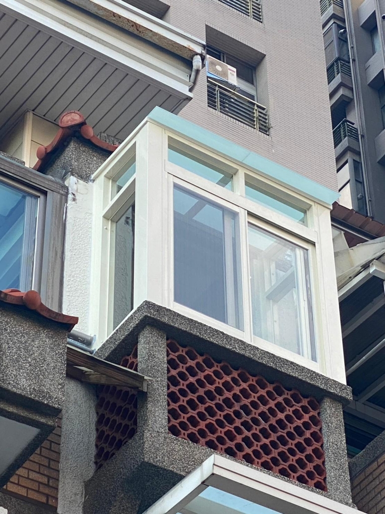 陽台凸窗