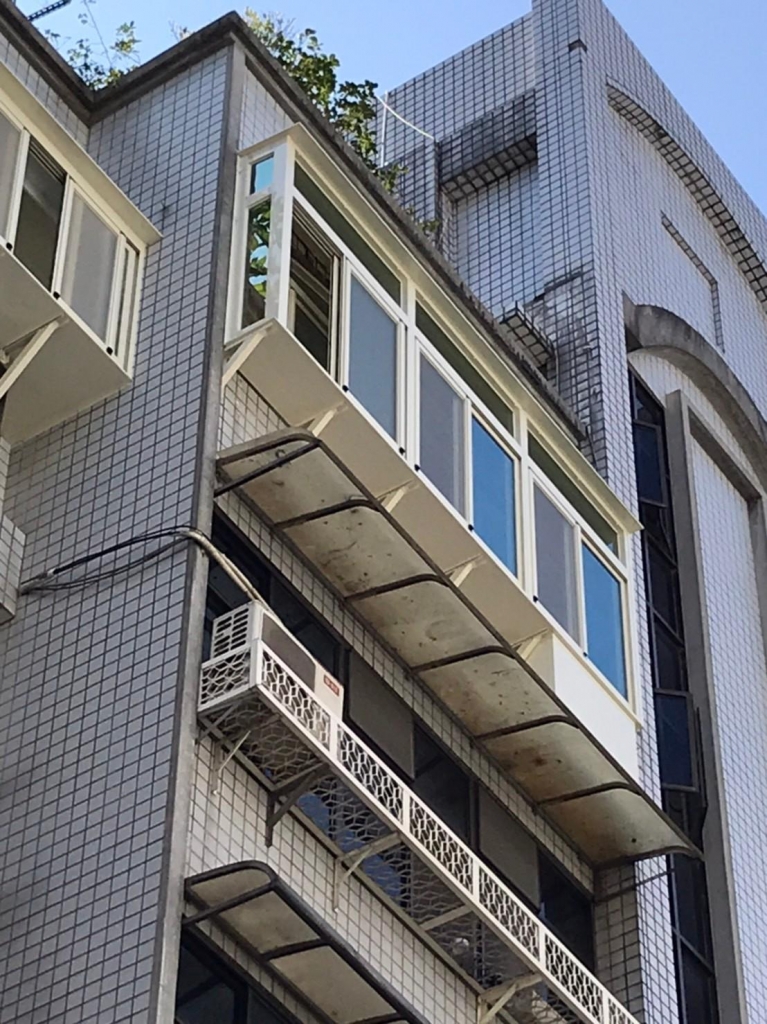 陽台凸窗