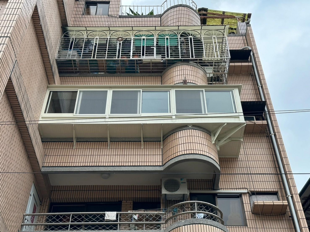 陽台凸窗